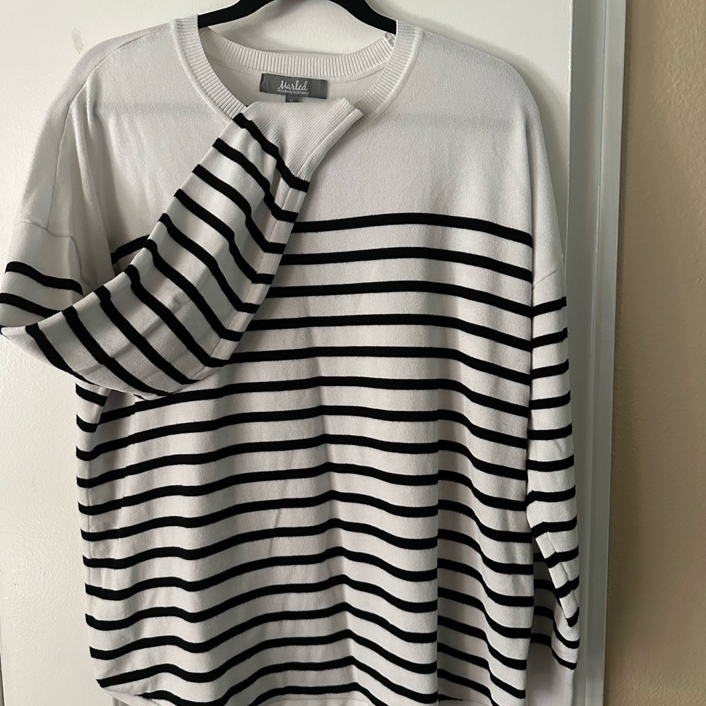 Long sleeve light weight sweater